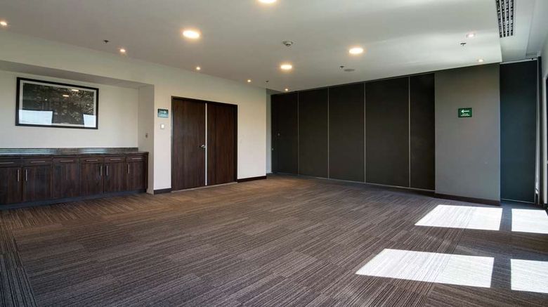 <b>Hampton Inn by Hilton San Luis Potosi Meeting</b>. Images powered by <a href="https://iceportal.shijigroup.com/" title="IcePortal" target="_blank">IcePortal</a>.