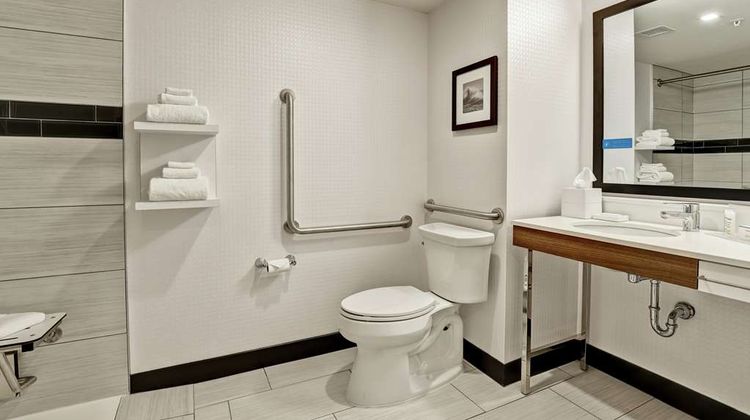 Hampton Inn St. Catharines Niagara Room