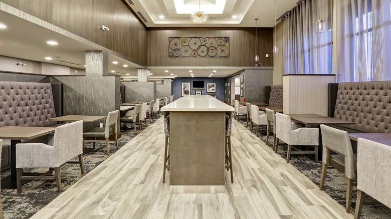 <b>Hampton Inn St. Catharines Niagara Lobby</b>. Images powered by <a href="https://iceportal.shijigroup.com/" title="IcePortal" target="_blank">IcePortal</a>.