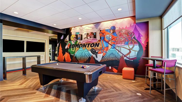 Tru by Hilton Edmonton Windermere Lobby