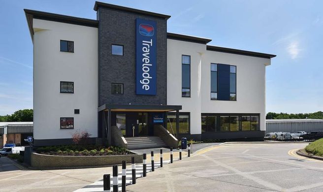 Travelodge London Acton Exterior
