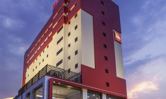 Ibis Pontianak City Center Exterior
