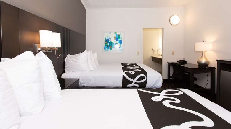 <b>SureStay Hotel by BW Seaside Monterey Room</b>. Images powered by <a href="https://iceportal.shijigroup.com/" title="IcePortal" target="_blank">IcePortal</a>.