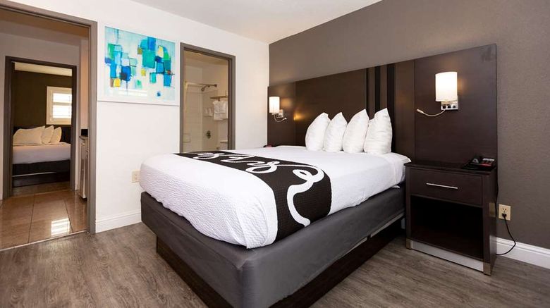 <b>SureStay Hotel by BW Seaside Monterey Suite</b>. Images powered by <a href="https://iceportal.shijigroup.com/" title="IcePortal" target="_blank">IcePortal</a>.