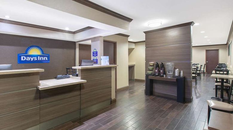 <b>Days Inn & Suites Arlington Lobby</b>. Images powered by <a href="https://iceportal.shijigroup.com/" title="IcePortal" target="_blank">IcePortal</a>.