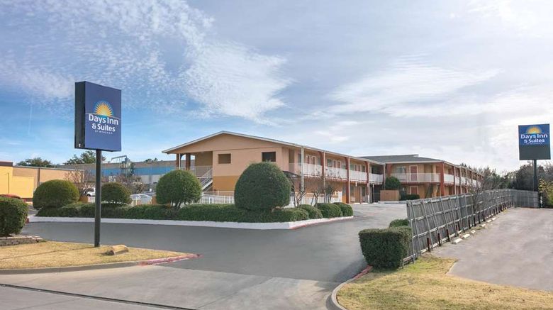 <b>Days Inn & Suites Arlington Exterior</b>. Images powered by <a href="https://iceportal.shijigroup.com/" title="IcePortal" target="_blank">IcePortal</a>.