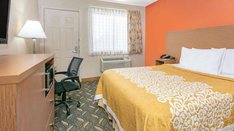 Days Inn & Suites Arlington Room