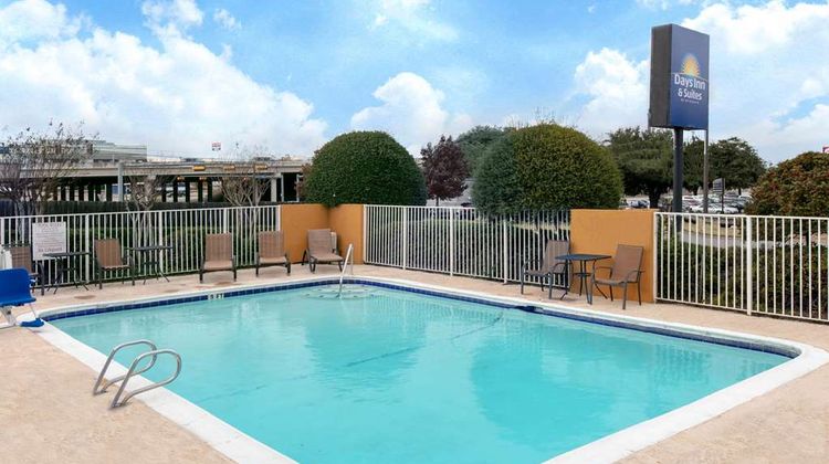Days Inn & Suites Arlington Pool
