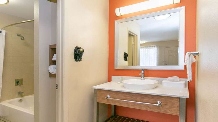 Days Inn & Suites Arlington Room