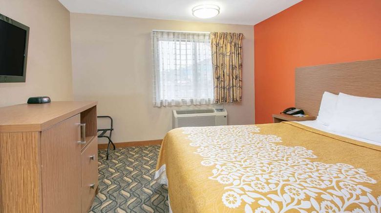 <b>Days Inn & Suites Arlington Suite</b>. Images powered by <a href="https://iceportal.shijigroup.com/" title="IcePortal" target="_blank">IcePortal</a>.