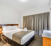 Rockhampton Riverside Central Hotel Room