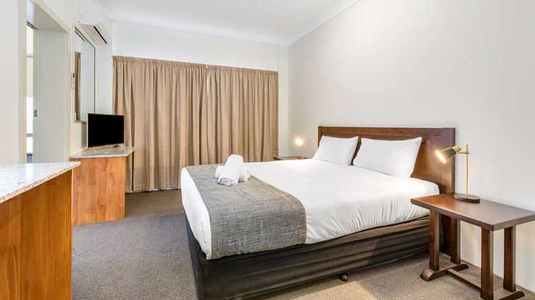 <b>Rockhampton Riverside Central Hotel Room</b>. Images powered by <a href="https://iceportal.shijigroup.com/" title="IcePortal" target="_blank">IcePortal</a>.