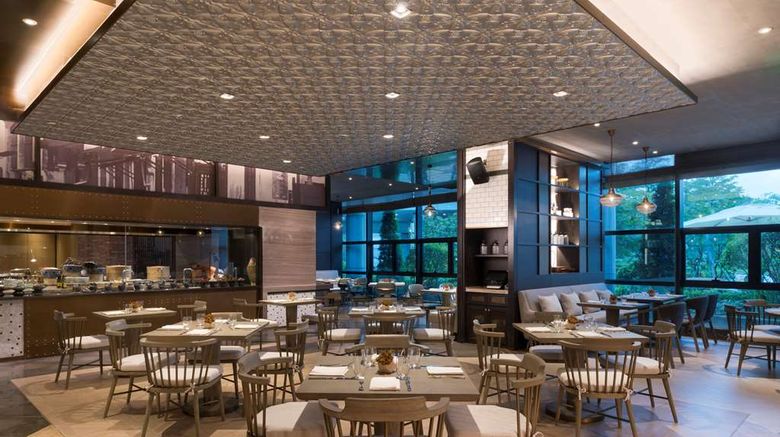 <b>Hyatt Regency Shenzhen Airport Restaurant</b>. Images powered by <a href="https://iceportal.shijigroup.com/" title="IcePortal" target="_blank">IcePortal</a>.