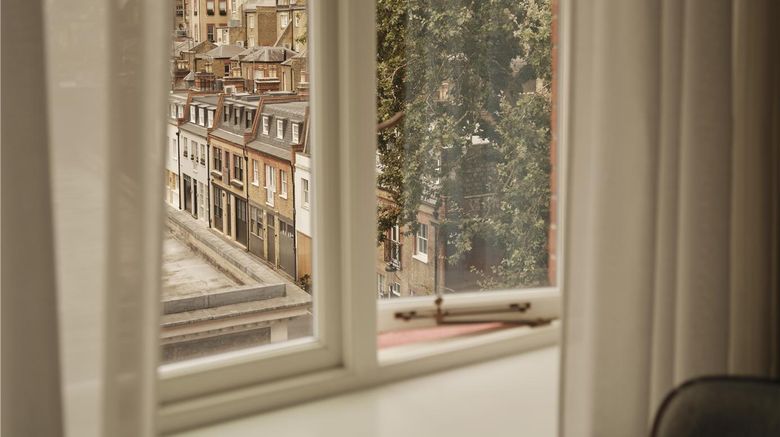 <b>The Cadogan, A Belmond Hotel Room</b>. Images powered by <a href="https://iceportal.shijigroup.com/" title="IcePortal" target="_blank">IcePortal</a>.