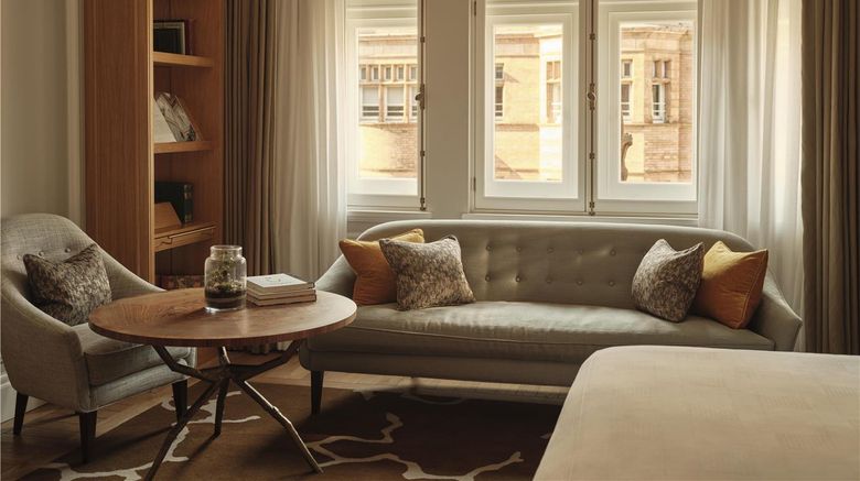 <b>The Cadogan, A Belmond Hotel Suite</b>. Images powered by <a href="https://iceportal.shijigroup.com/" title="IcePortal" target="_blank">IcePortal</a>.