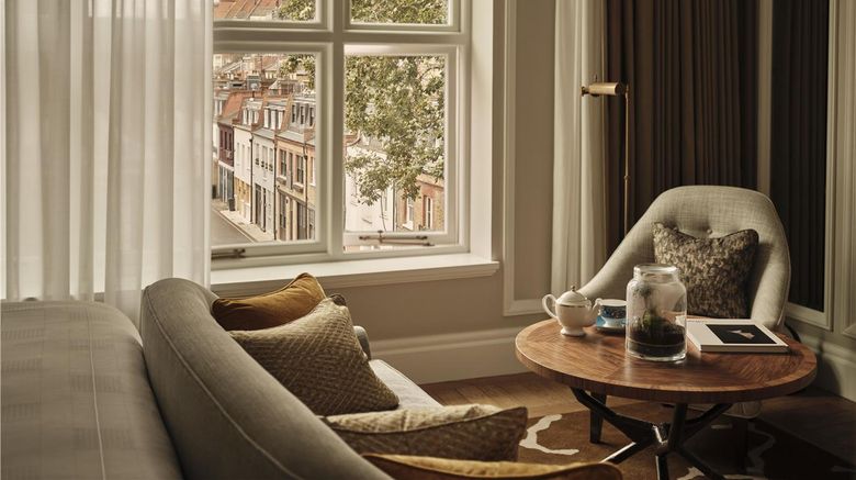 <b>The Cadogan, A Belmond Hotel Room</b>. Images powered by <a href="https://iceportal.shijigroup.com/" title="IcePortal" target="_blank">IcePortal</a>.