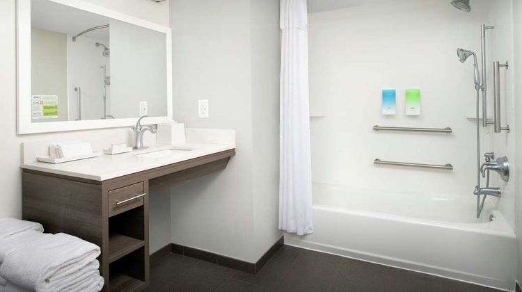 Home2 Suites by Hilton Atlanta Midtown Room