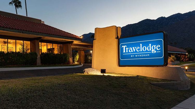 Travelodge by Wyndham Palm Springs Exterior