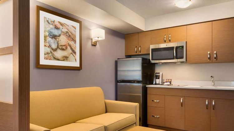 Microtel Inn/Stes by Wyndham Oyster Bay Suite