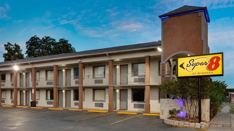 Super 8 San Antonio Pearl Dstr Exterior