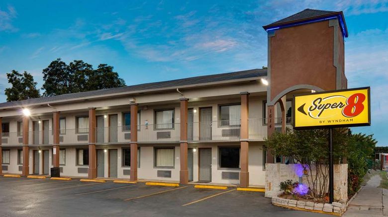 <b>Super 8 San Antonio Pearl Dstr Exterior</b>. Images powered by <a href="https://iceportal.shijigroup.com/" title="IcePortal" target="_blank">IcePortal</a>.