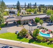 Red Lion Inn & Stes Deschutes River-Bend Exterior