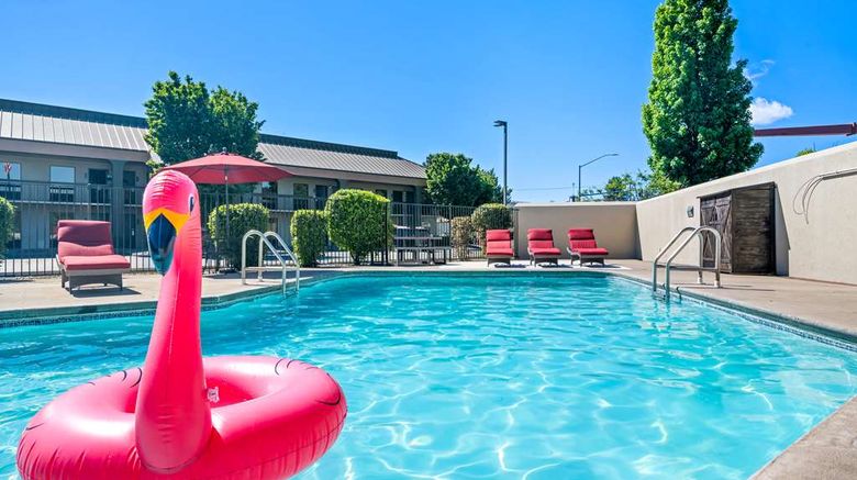 <b>Red Lion Inn & Stes Deschutes River-Bend Pool</b>. Images powered by <a href="https://iceportal.shijigroup.com/" title="IcePortal" target="_blank">IcePortal</a>.