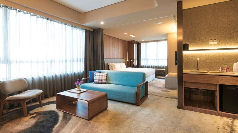 <b>Home Hotel Suite</b>. Images powered by <a href="https://iceportal.shijigroup.com/" title="IcePortal" target="_blank">IcePortal</a>.