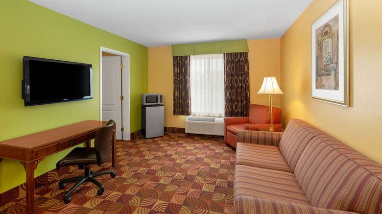 <b>Super 8 by Wyndham Lake of The Ozarks Suite</b>. Images powered by <a href="https://iceportal.shijigroup.com/" title="IcePortal" target="_blank">IcePortal</a>.