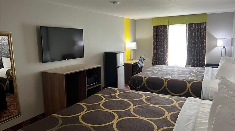 Super 8 by Wyndham Lake of The Ozarks Room