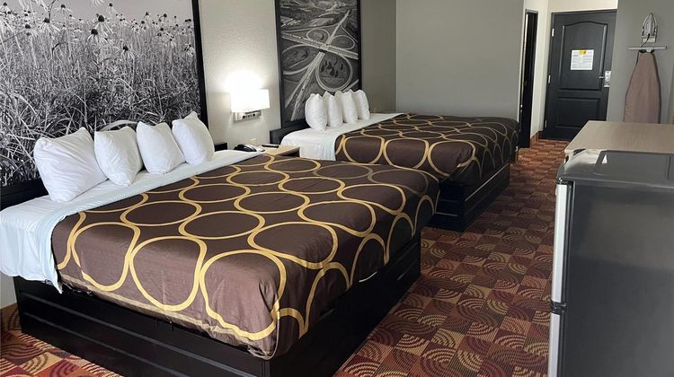 Super 8 by Wyndham Lake of The Ozarks Room
