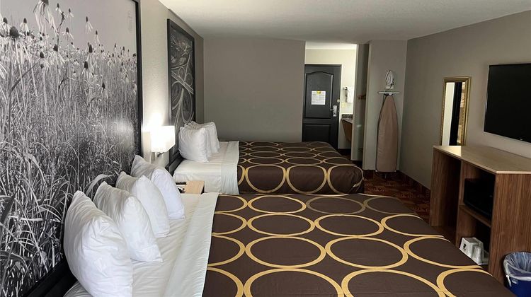 Super 8 by Wyndham Lake of The Ozarks Room