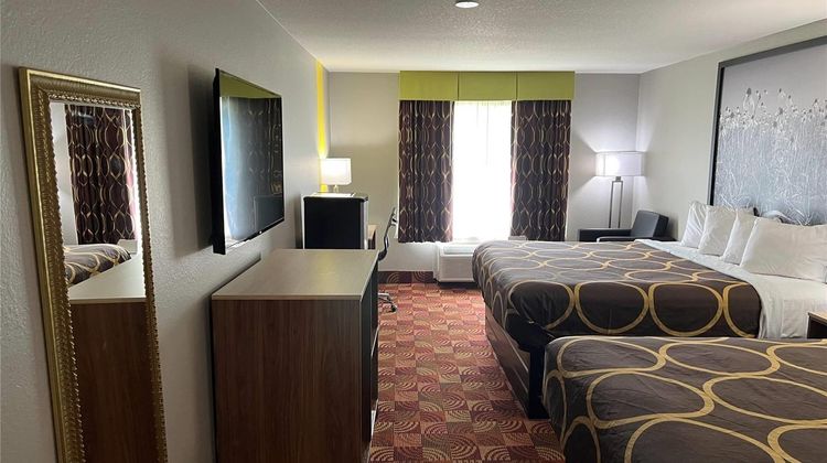 Super 8 by Wyndham Lake of The Ozarks Room