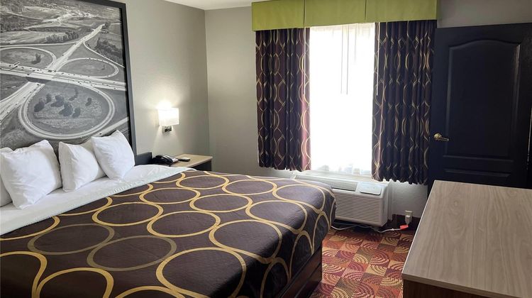 Super 8 by Wyndham Lake of The Ozarks Room