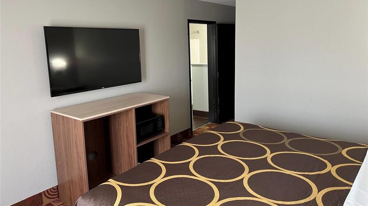 Super 8 by Wyndham Lake of The Ozarks Room