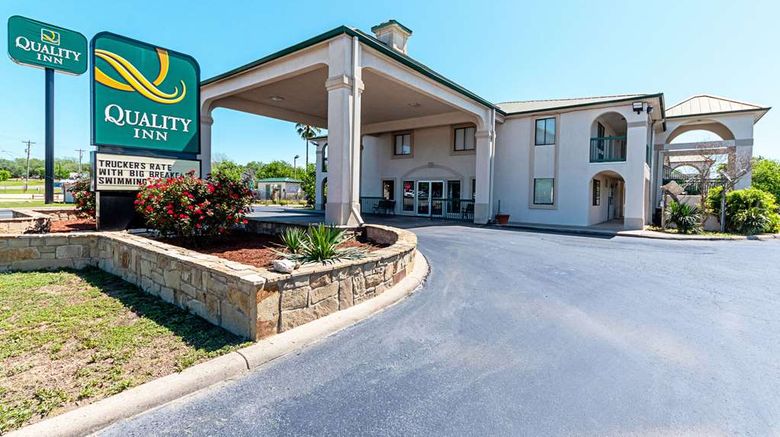 <b>Quality Inn Three Rivers Exterior</b>. Images powered by <a href="https://iceportal.shijigroup.com/" title="IcePortal" target="_blank">IcePortal</a>.