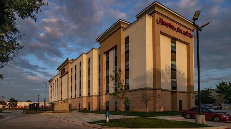 Hampton Inn & Suites Dallas/Plano Exterior