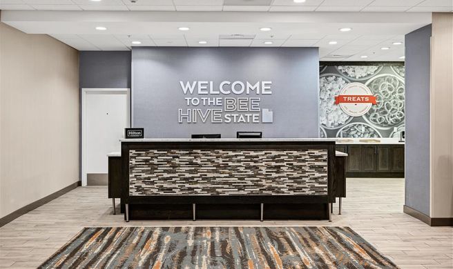 Hampton Inn and Suites Logan Lobby