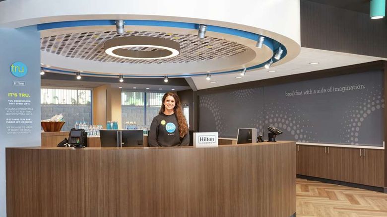 <b>Tru by Hilton Harbison/Columbia Lobby</b>. Images powered by <a href="https://iceportal.shijigroup.com/" title="IcePortal" target="_blank">IcePortal</a>.