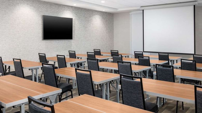 <b>Home2 Suites by Hilton Clermont Meeting</b>. Images powered by <a href="https://iceportal.shijigroup.com/" title="IcePortal" target="_blank">IcePortal</a>.