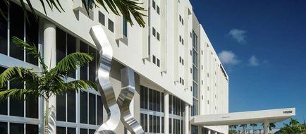 DoubleTree by Hilton Miami Doral Exterior