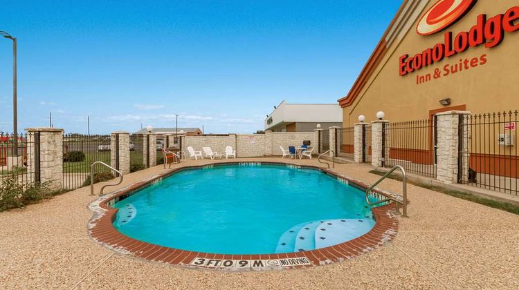 Econo Lodge Inn & Suites Pool