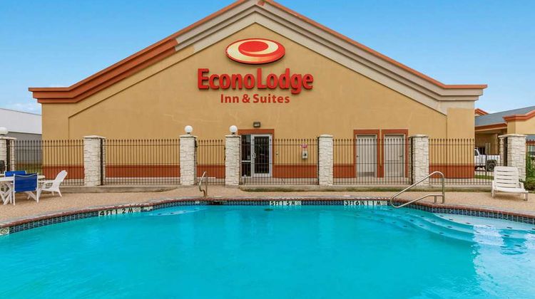 Econo Lodge Inn & Suites Pool