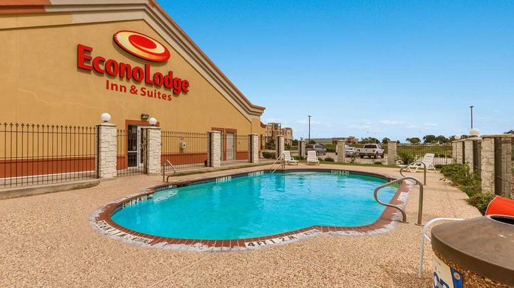 Econo Lodge Inn & Suites Pool
