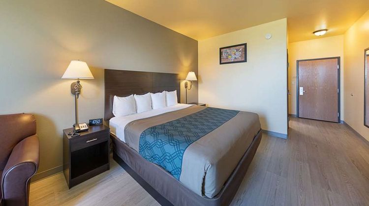 Econo Lodge Inn & Suites Room
