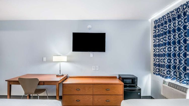 Americas Best Value Inn East Peoria Room