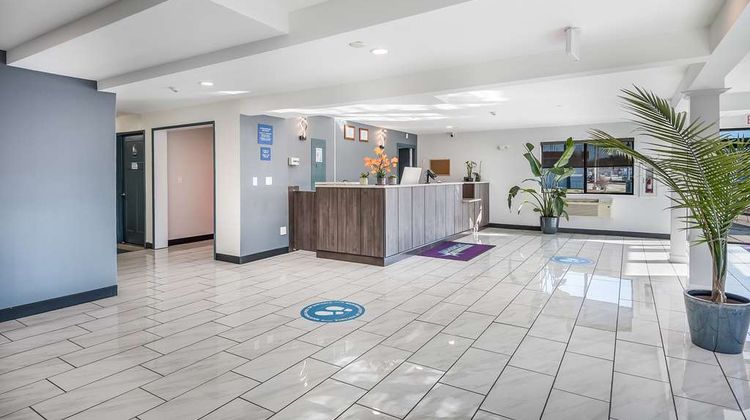 Americas Best Value Inn East Peoria Lobby
