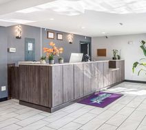 Americas Best Value Inn East Peoria Lobby