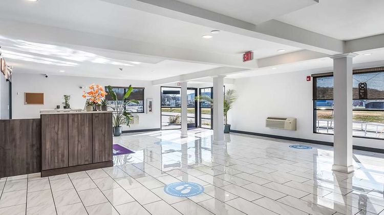 Americas Best Value Inn East Peoria Lobby