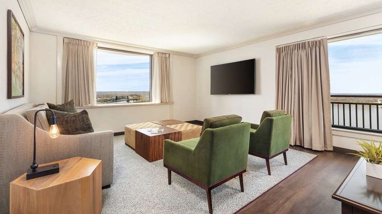 <b>Galt House Hotel, A Trademark Coll Hotel Room</b>. Images powered by <a href="https://iceportal.shijigroup.com/" title="IcePortal" target="_blank">IcePortal</a>.